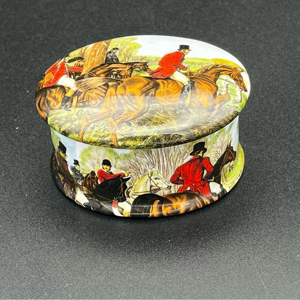 Vintage Newhall Staffordshire bone china trinket box featuring a hunting scene. - Picture 7 of 13